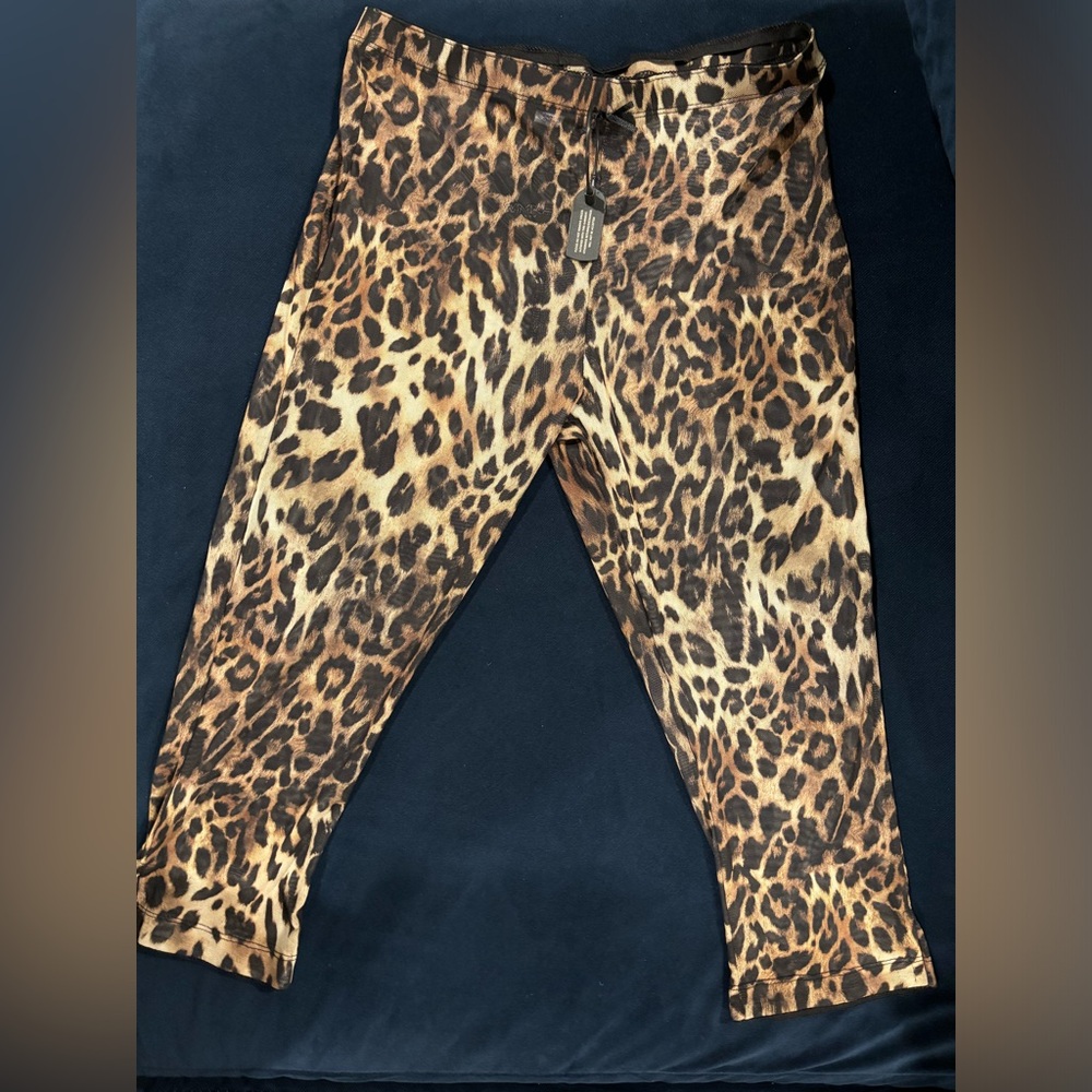 WMNS wear capri cheetah shorts